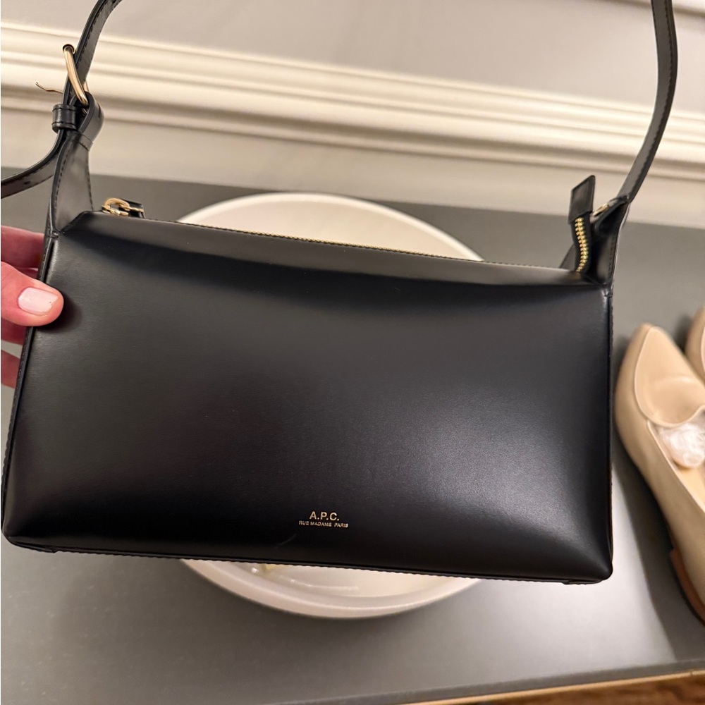 A.P.C. Black leather shoulder bag adjustable strap